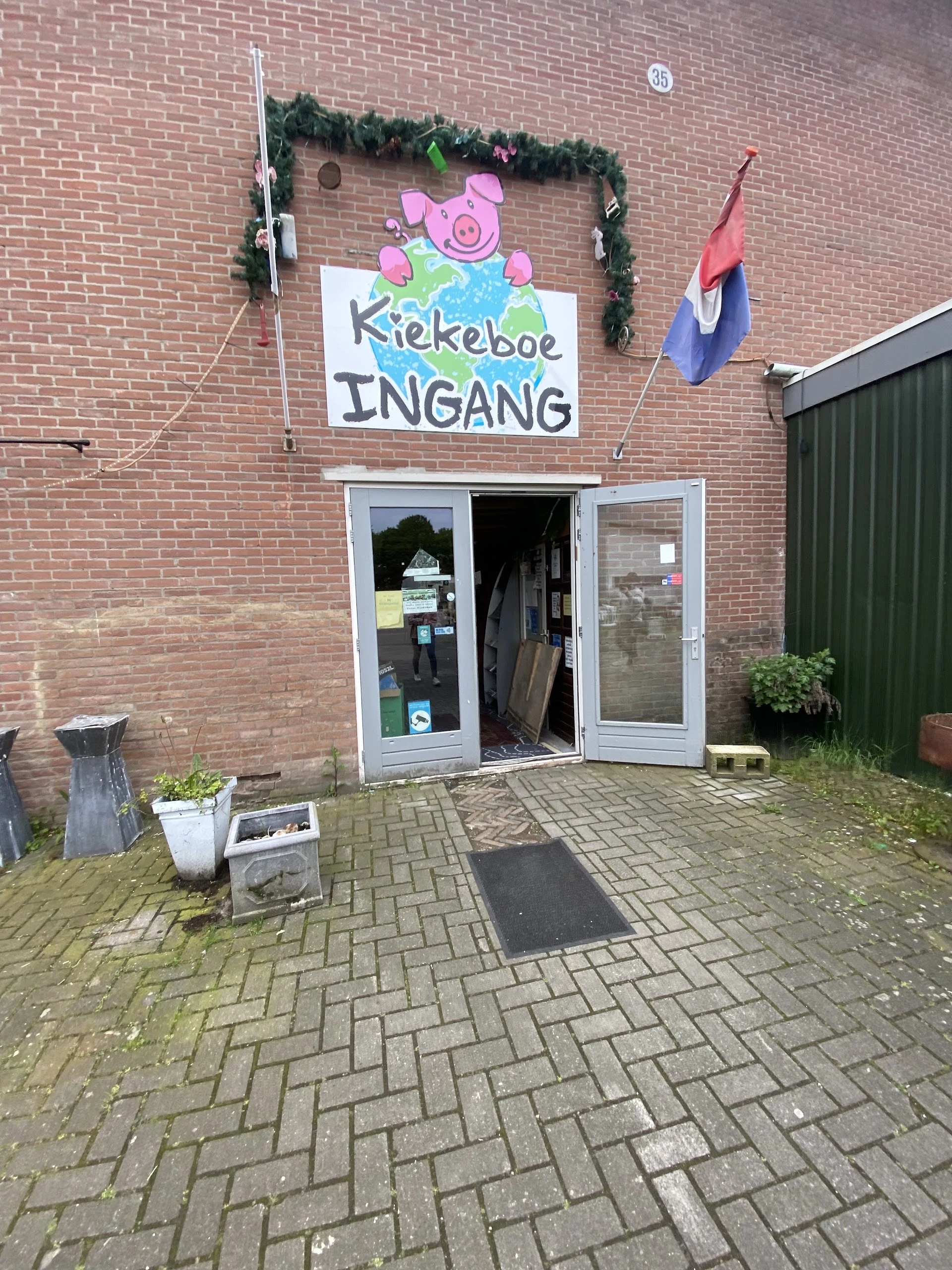 Kringloopwinkel Gesloten: Kringloopwinkel Kiekeboe in Goor