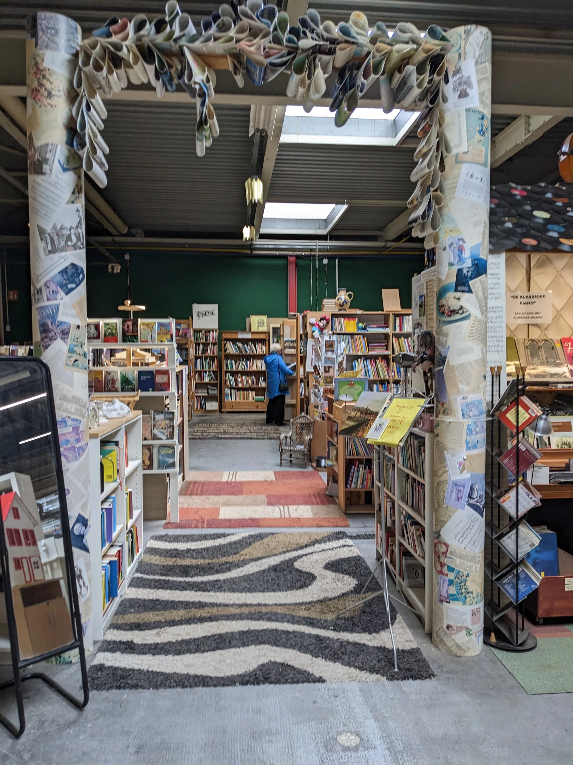 Gesloten: Kringloopwinkel Kiekeboe in Goor met tweedehands bedden, boeken en elektronica