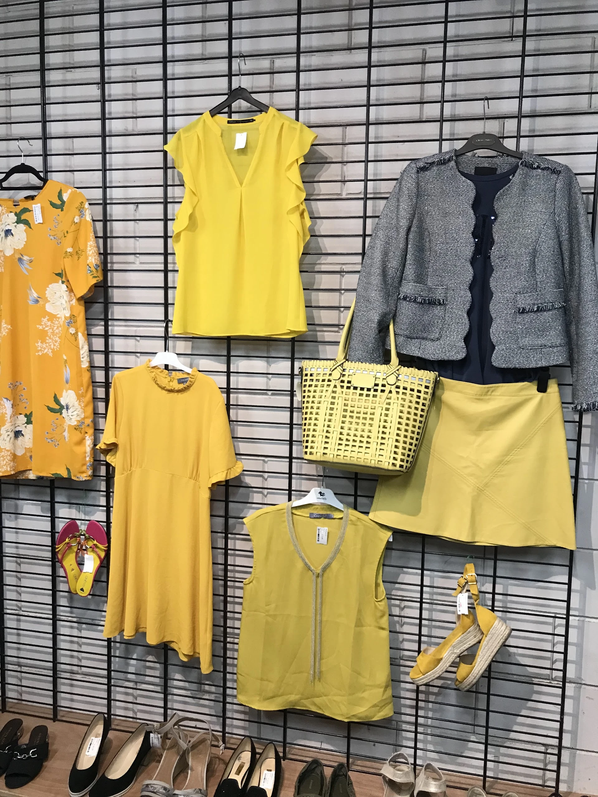 Kringloopwinkel Kringloopwinkel Kleding & Zo Kootwijkerbroek in Kootwijkerbroek