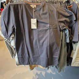 Bezoeker foto van Kringloopwinkel Kledingboetiek in Den Haag