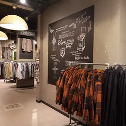 Bezoeker foto van Kringloopwinkel Kledingboetiek in Den Haag