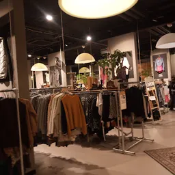 Bezoeker foto van Kringloopwinkel Kledingboetiek in Den Haag