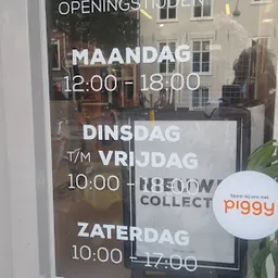 Bezoeker foto van Kringloopwinkel Kledingboetiek in Den Haag