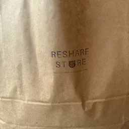 Bezoeker foto van Kringloopwinkel Kledingboetiek in Den Haag