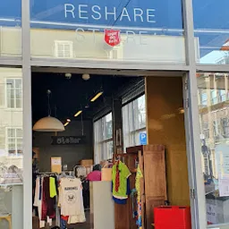 Bezoeker foto van Kringloopwinkel Kledingboetiek in Den Haag