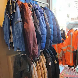 Bezoeker foto van Kringloopwinkel Kledingboetiek in Den Haag