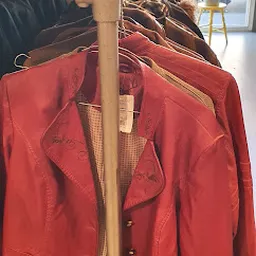 Bezoeker foto van Kringloopwinkel Kledingboetiek in Den Haag