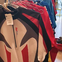 Bezoeker foto van Kringloopwinkel Kledingboetiek in Den Haag