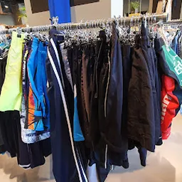 Bezoeker foto van Kringloopwinkel Kledingboetiek in Den Haag