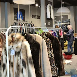 Bezoeker foto van Kringloopwinkel Kledingboetiek in Den Haag