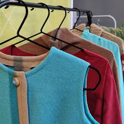 Bezoeker foto van Kringloopwinkel Kledingboetiek in Den Haag