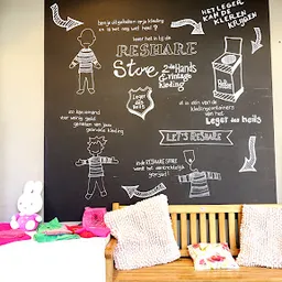 Bezoeker foto van Kringloopwinkel Kledingboetiek in Den Haag