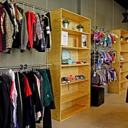 Bezoeker foto van Kringloopwinkel Kledingboetiek in Den Haag