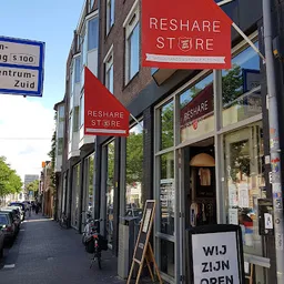 Bezoeker foto van Kringloopwinkel Kledingboetiek in Den Haag