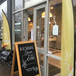 Bezoeker foto van Kringloopwinkel Kledingboetiek in Den Haag