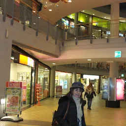 Bezoeker foto van Kringloopwinkel Kledingboetiek in Den Haag