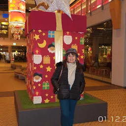 Bezoeker foto van Kringloopwinkel Kledingboetiek in Den Haag