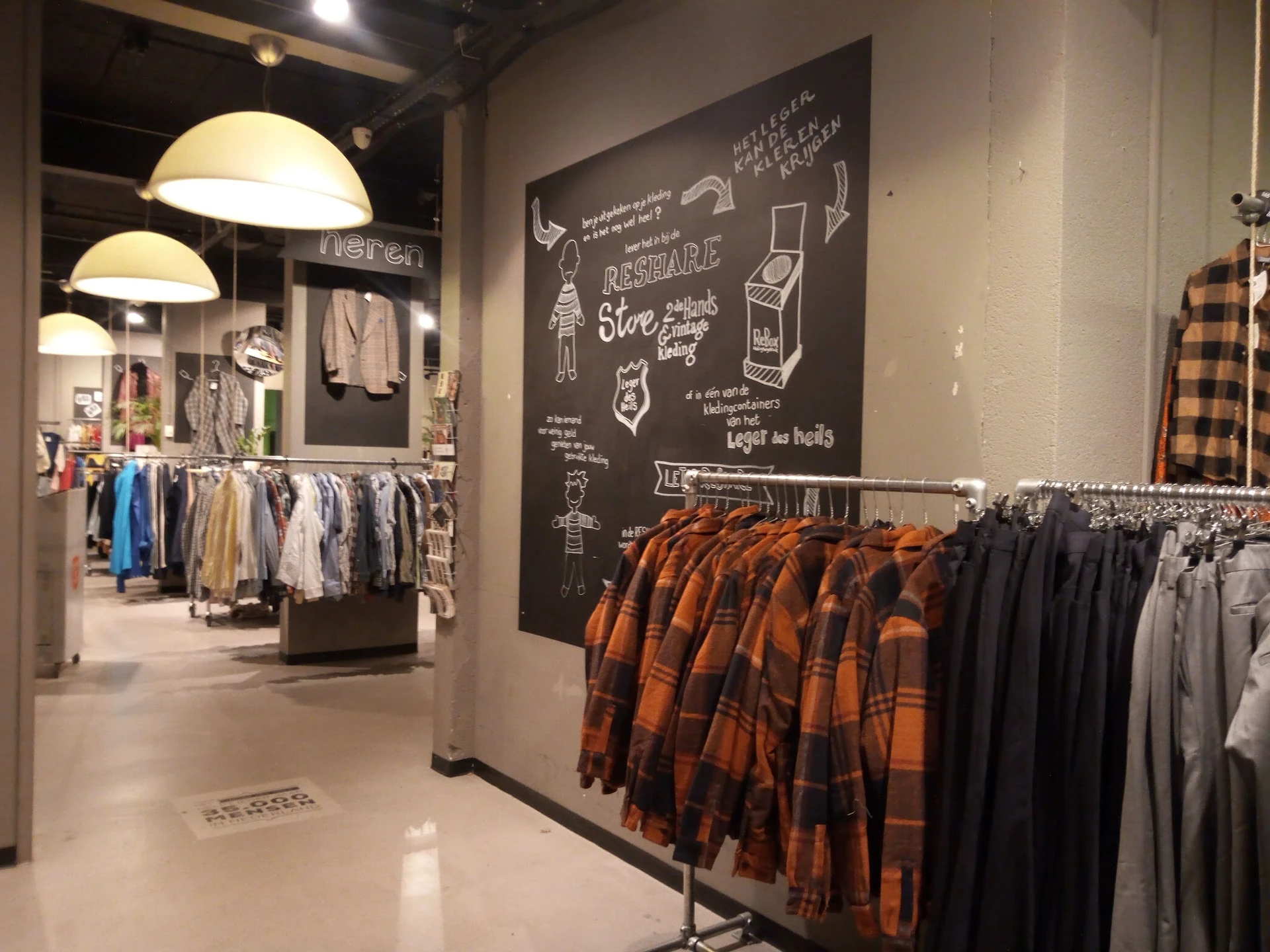 Bezoeker foto van Kringloopwinkel Kledingboetiek in Den Haag