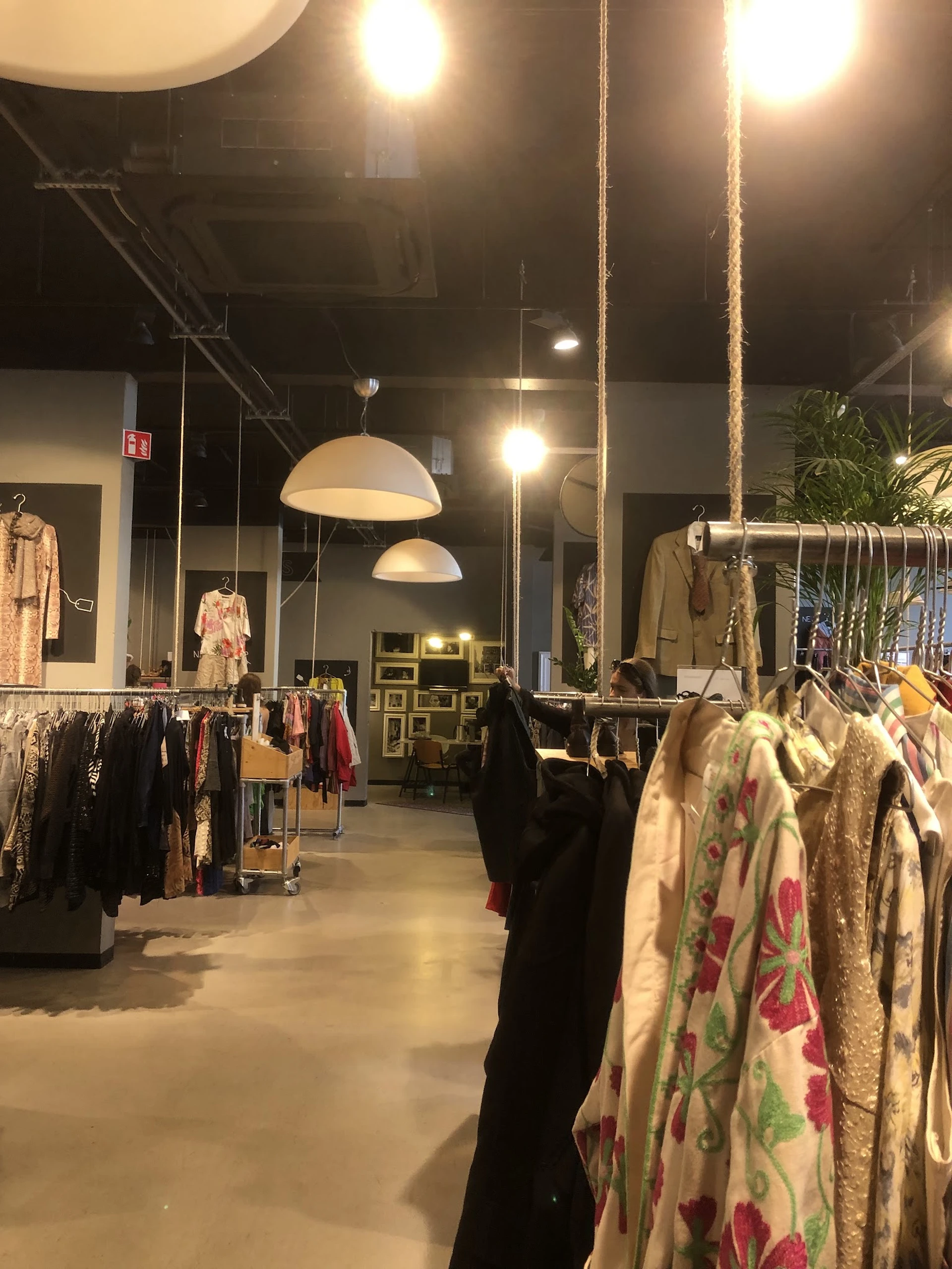 Bezoeker foto van Kringloopwinkel Kledingboetiek in Den Haag