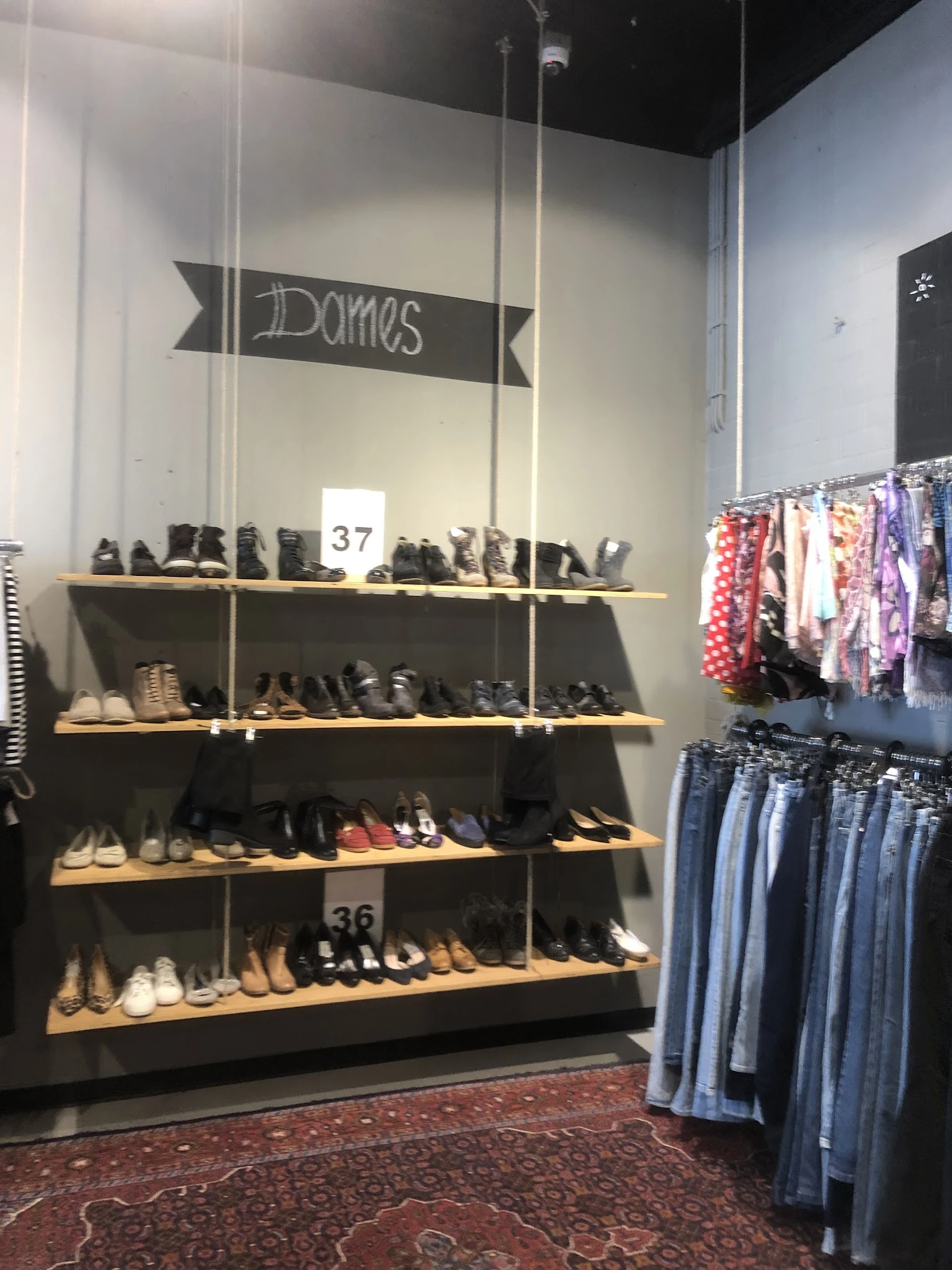 Bezoeker foto van Kringloopwinkel Kledingboetiek in Den Haag