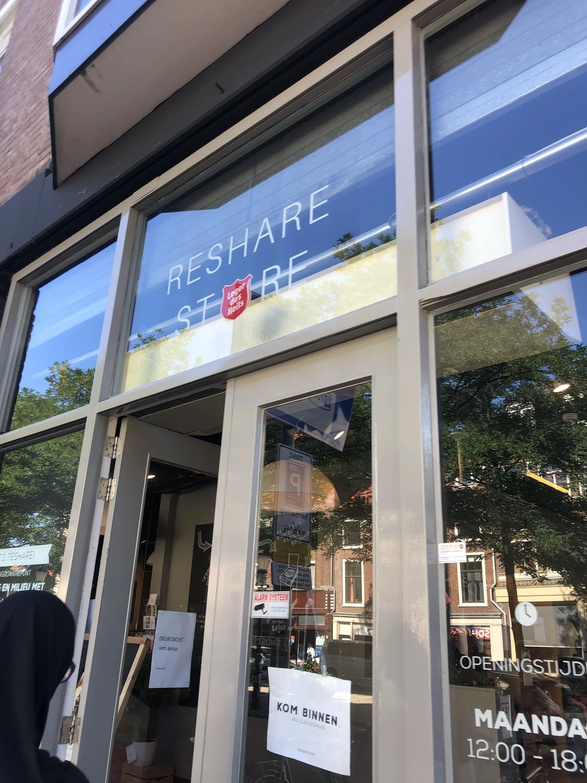 Bezoeker foto van Kringloopwinkel Kledingboetiek in Den Haag