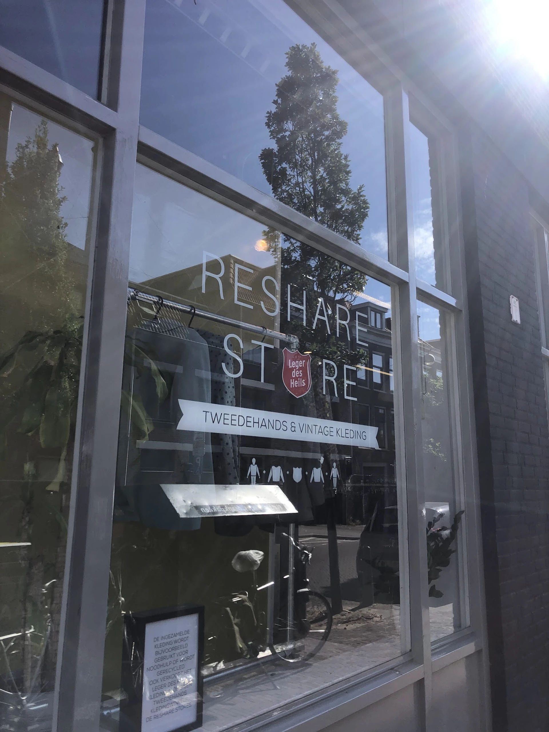 Bezoeker foto van Kringloopwinkel Kledingboetiek in Den Haag