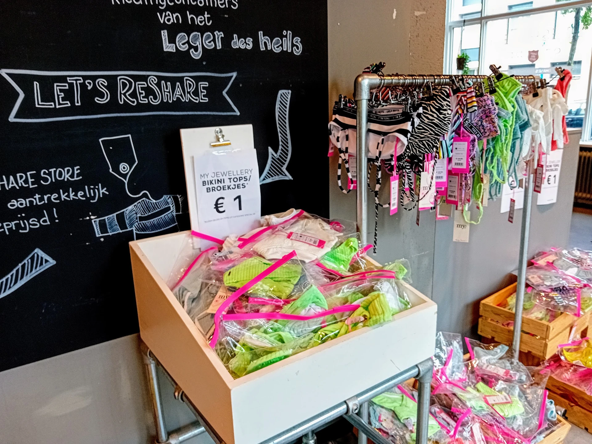 Bezoeker foto van Kringloopwinkel Kledingboetiek in Den Haag