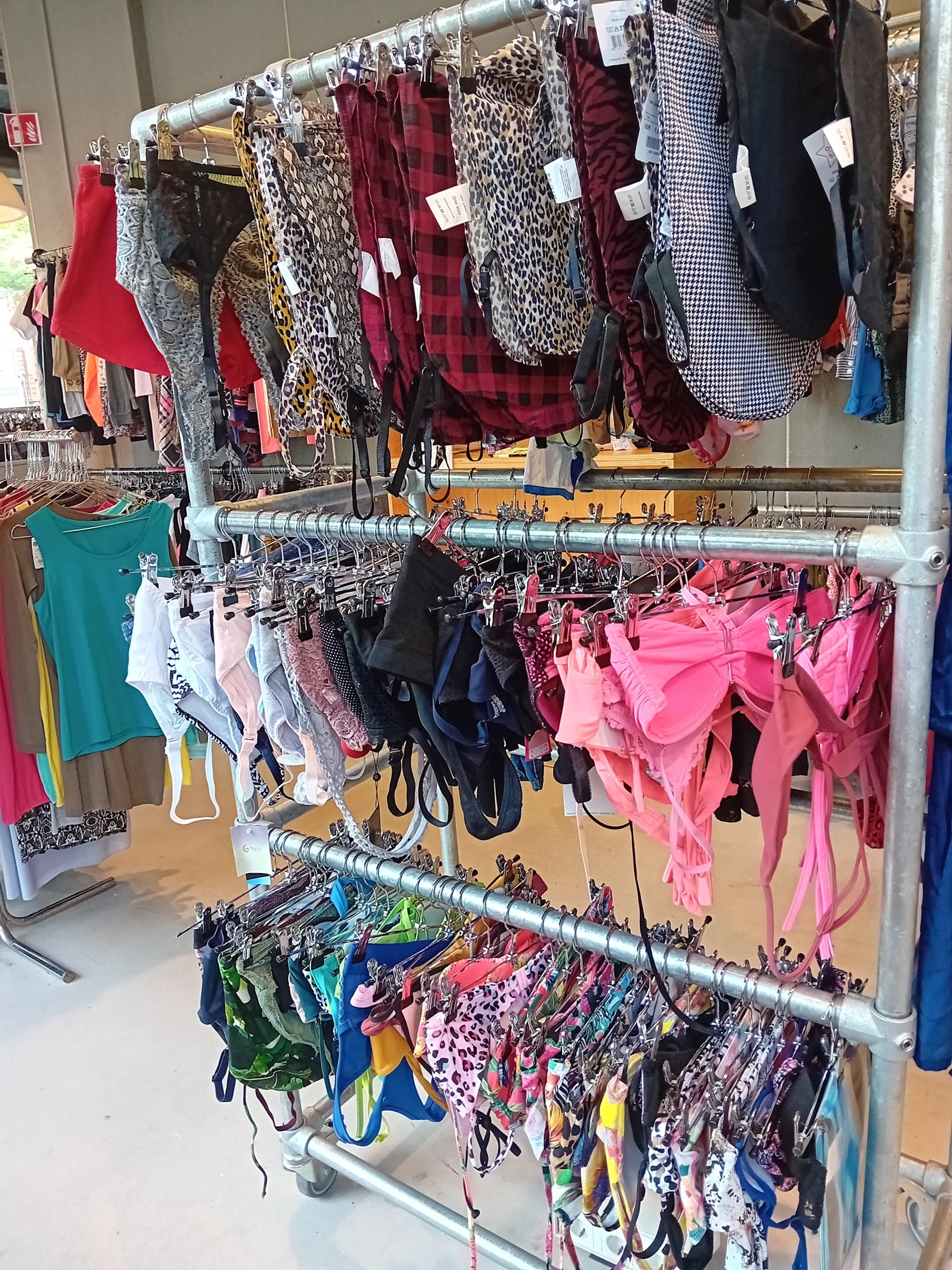 Bezoeker foto van Kringloopwinkel Kledingboetiek in Den Haag