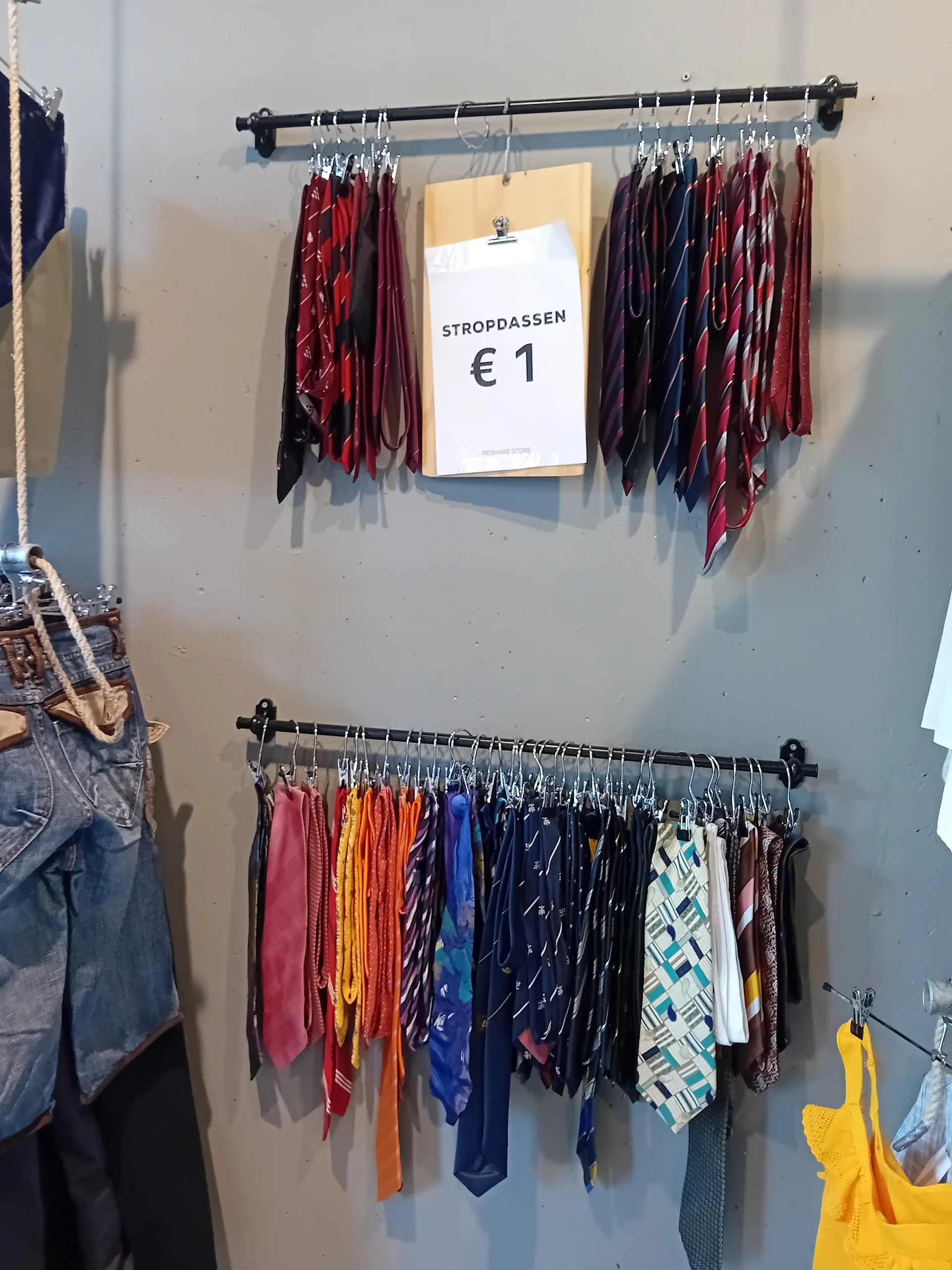 Bezoeker foto van Kringloopwinkel Kledingboetiek in Den Haag