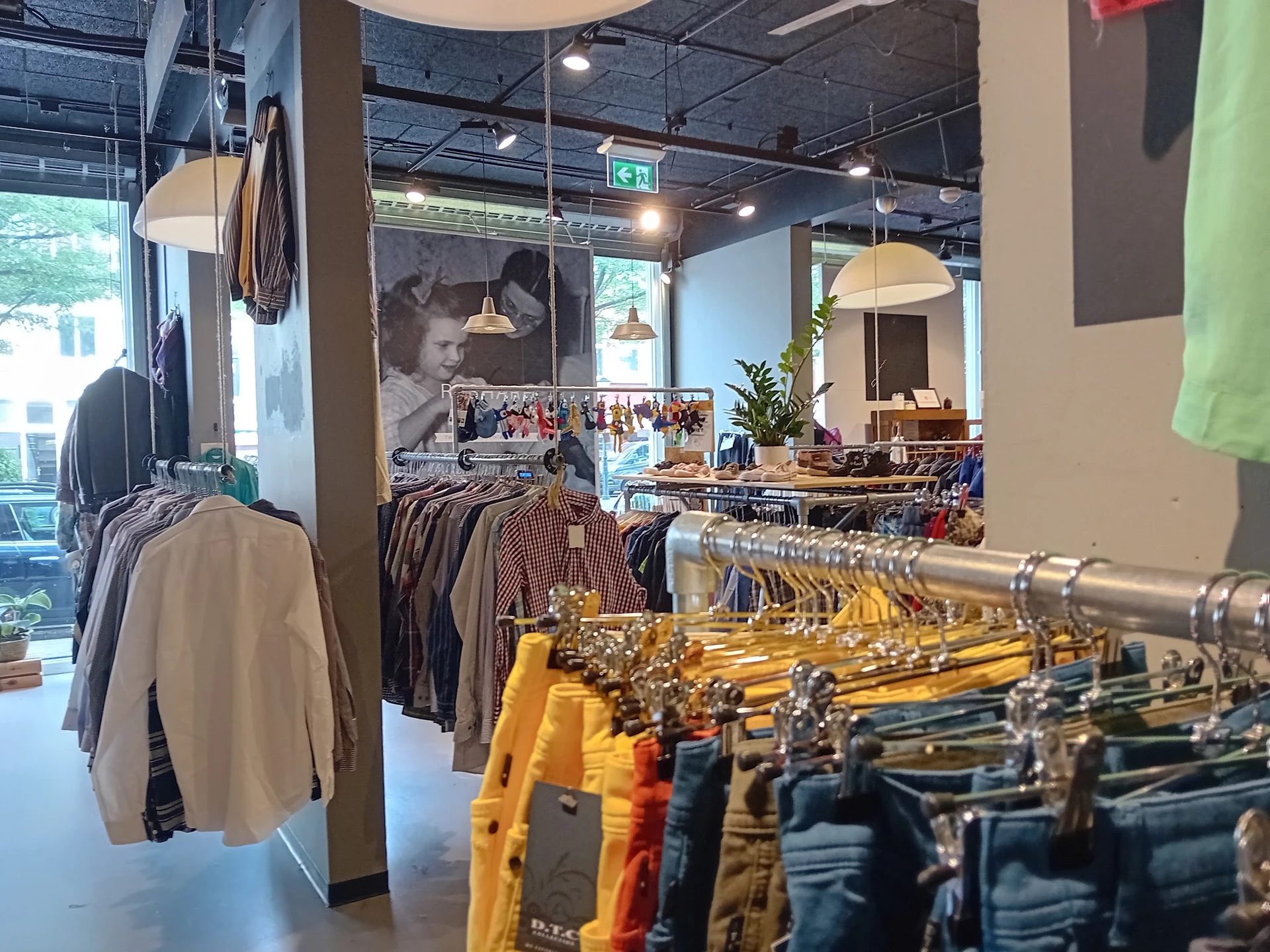Bezoeker foto van Kringloopwinkel Kledingboetiek in Den Haag