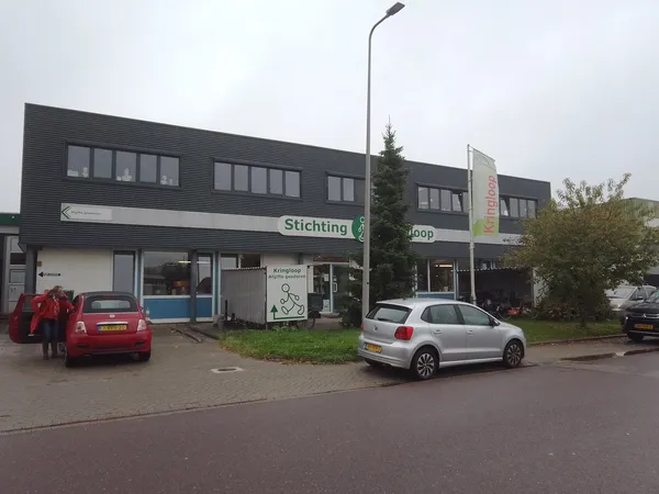 Kringloopwinkel Kledingcontainer Kringloopwinkel in Alphen aan den Rijn