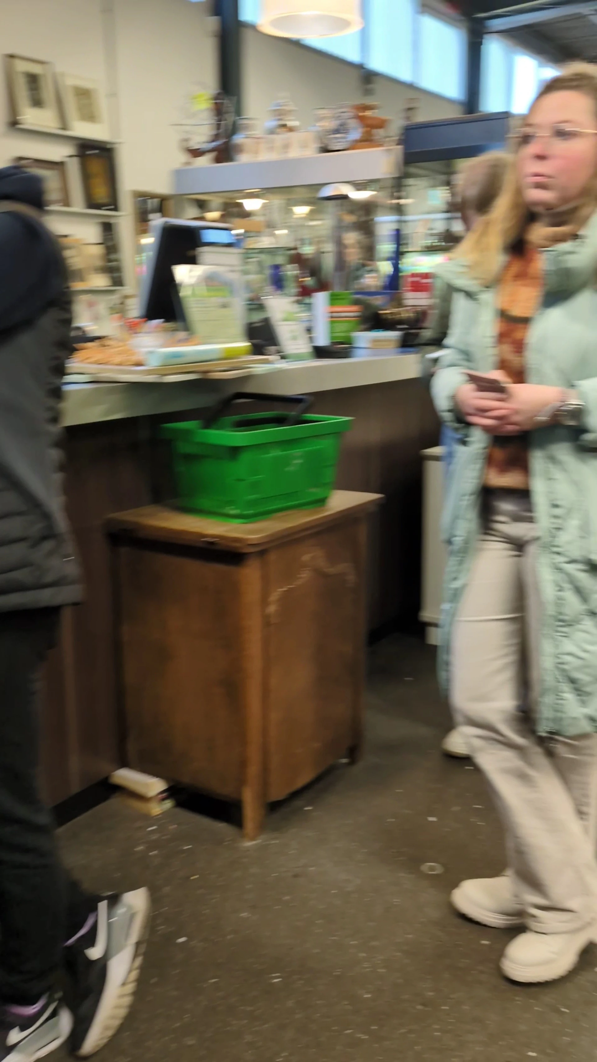 Kringloopwinkel Kledingcontainer Kringloopwinkel in Alphen aan den Rijn