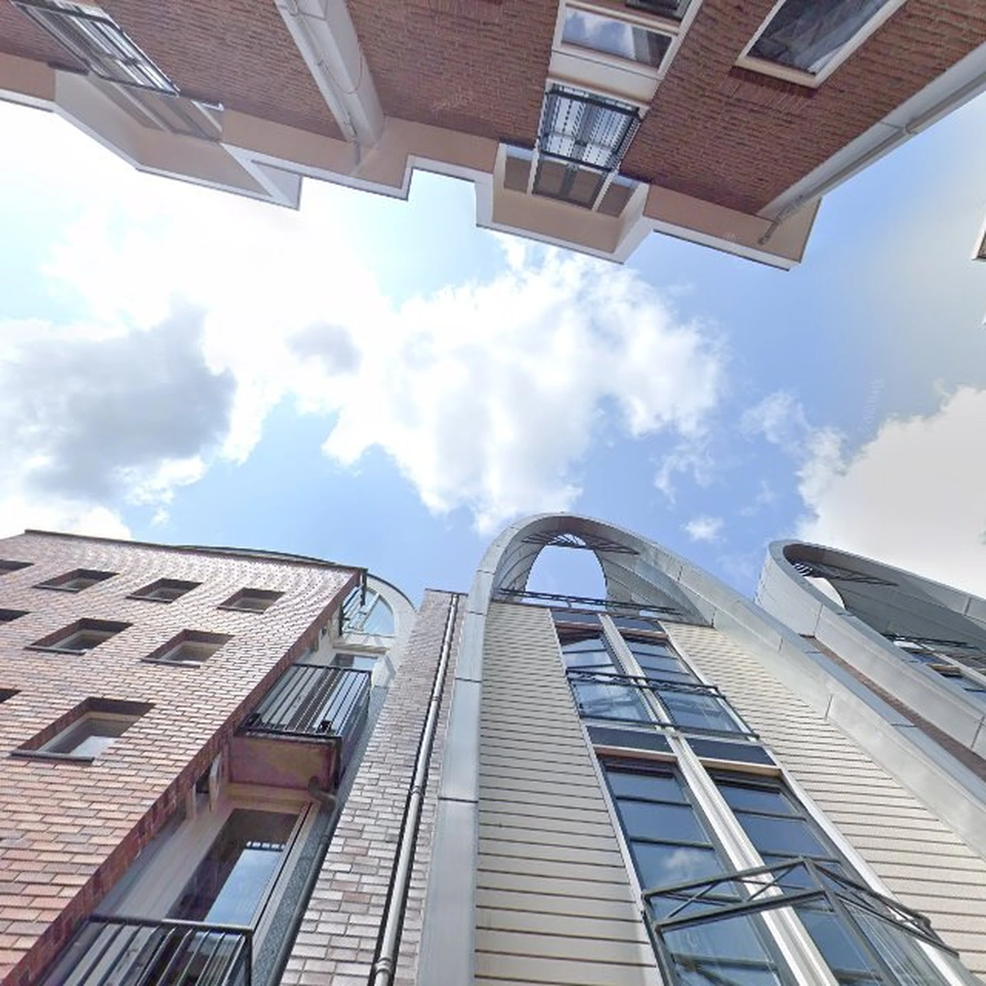 Kringloopwinkel Kledingcontainer Kringloopwinkel in Alphen aan den Rijn