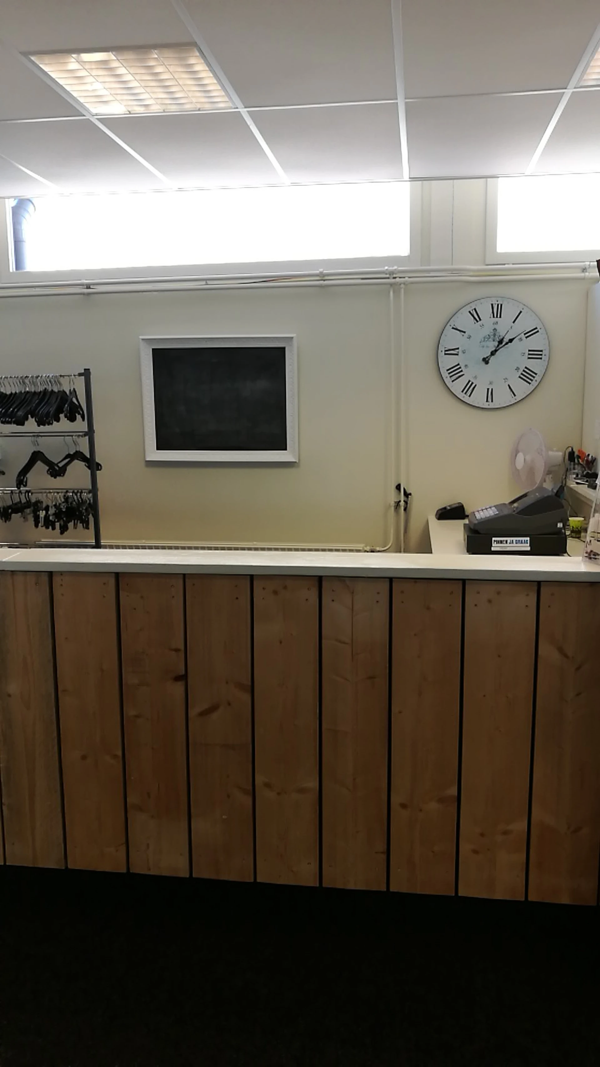 Kledingkringloop Zwijndrecht in Zwijndrecht met tweedehands rolstoeltoegankelijke ingangen, tweedehandsspullen en vintage ...