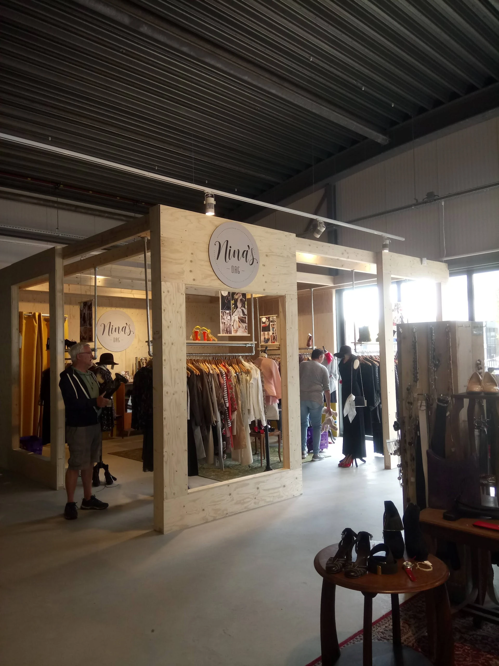 Kringloopwinkel Kleren Goed in Nijmegen met tweedehands audioapparatuur, boeken en huishoudelijke apparaten