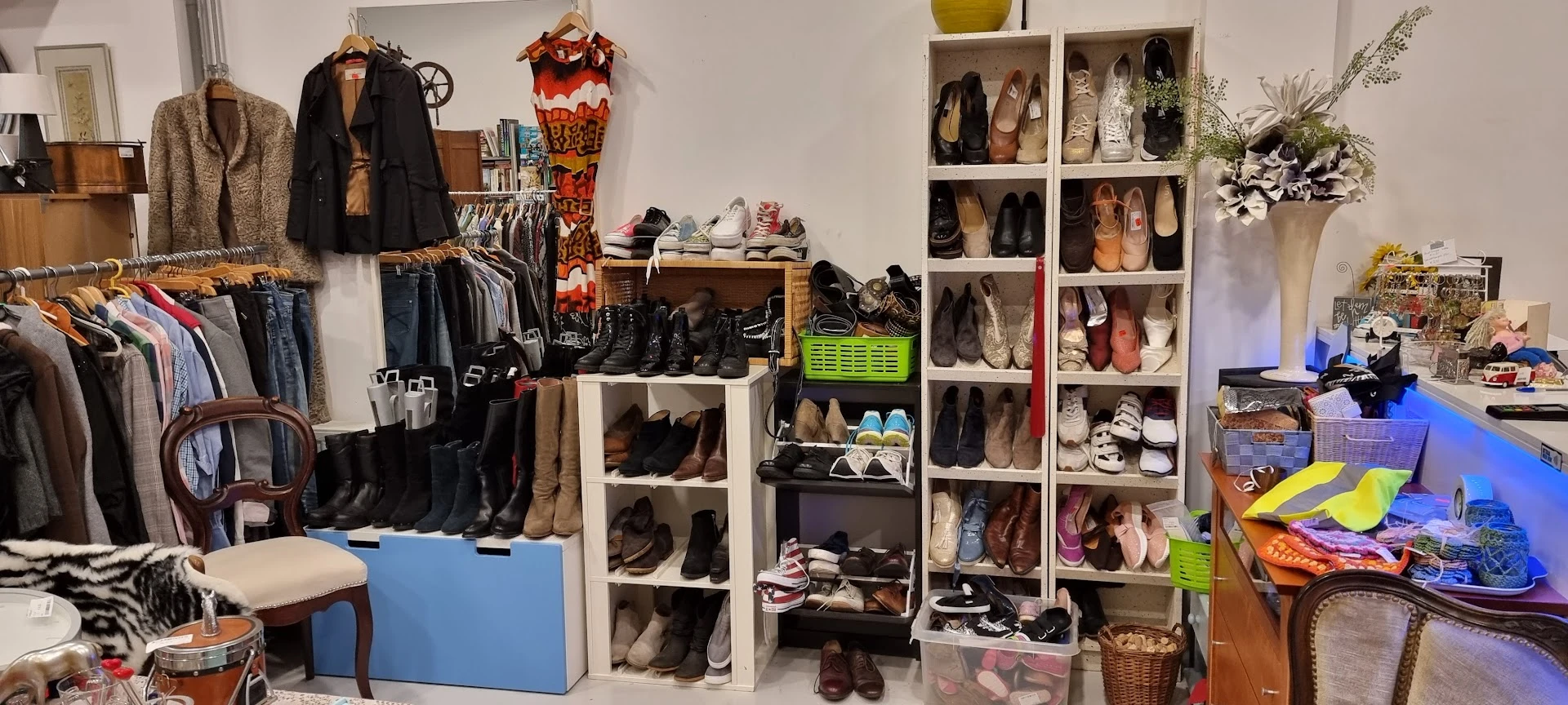 Kringloopwinkel Kletsboel 2e hands winkel/ Kringloopwinkel in Hilversum