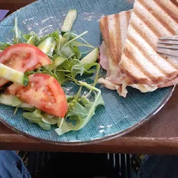 Bezoeker foto van Koffiehuis & Kringloop Alverna in Wijchen