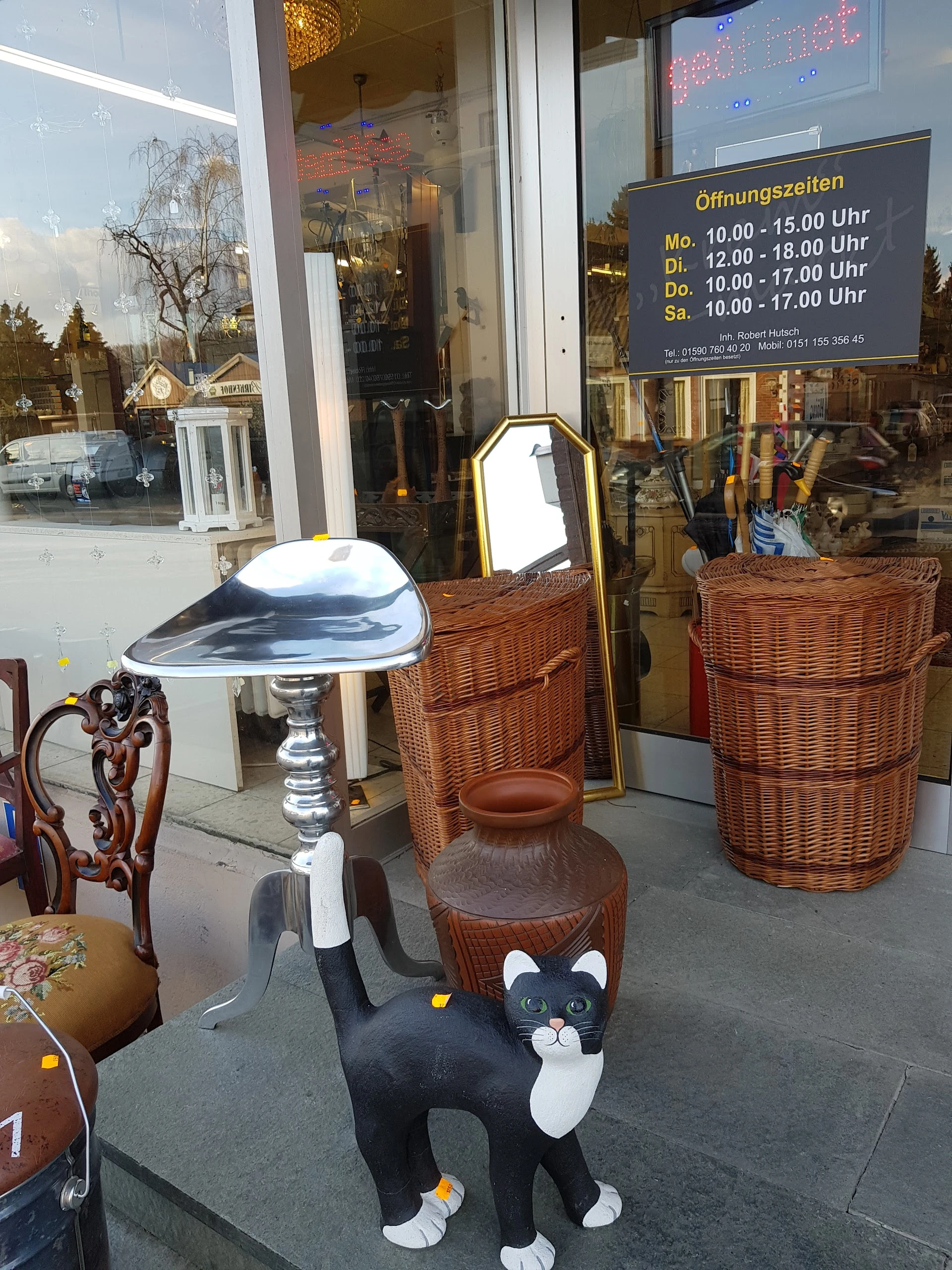 "Kram"-markt - Möbel, Trödel - Antik & Modern in Südlohn met tweedehands meubels en kleding