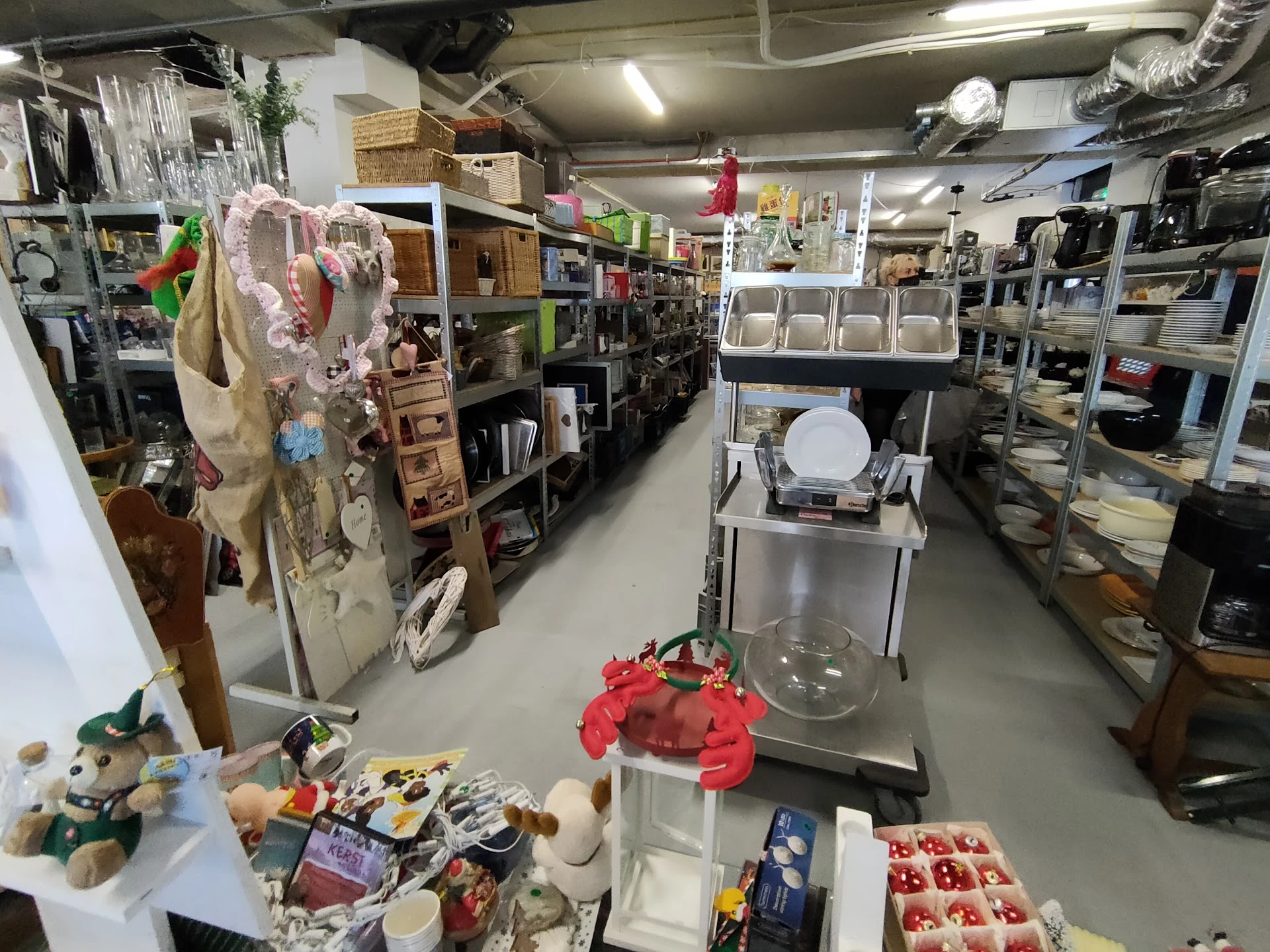 Kringloopwinkel Kring-in-loop Limmen in Limmen met tweedehands boeken, gereedschappen en huis- en inrichting