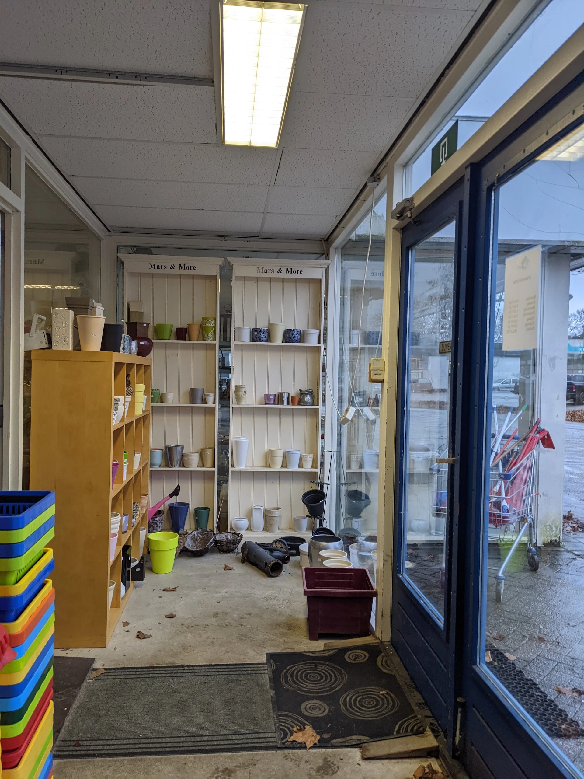 Kringloop 4all in Nijverdal met tweedehands boeken, bouwmaterialen en computers