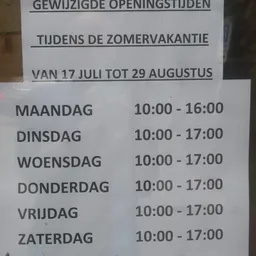 Openingstijden zomervakantie 17 juli tot 29 augustus, maandag tot vrijdag verschillende uren