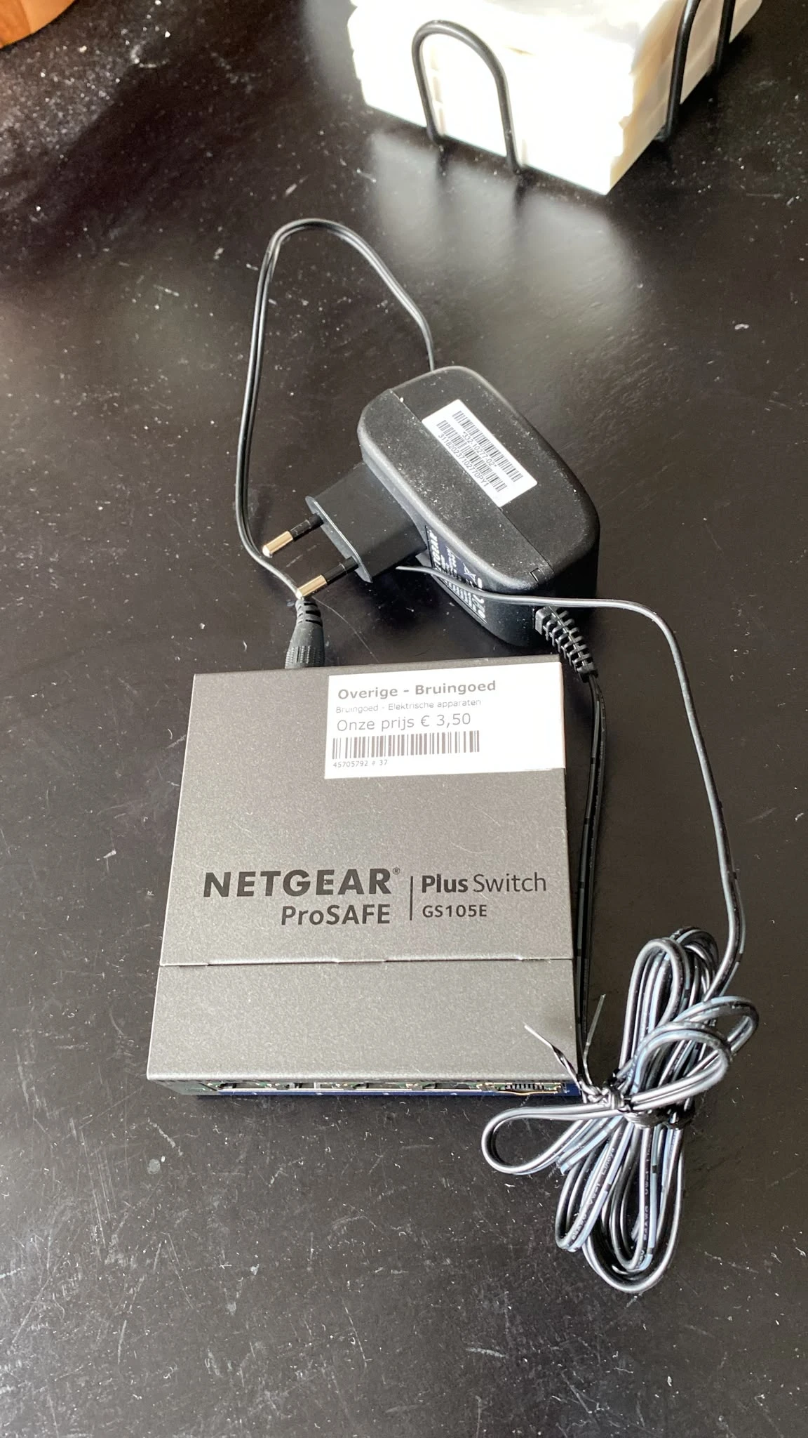 Netgear ProSAFE Plus Switch GS105E met voeding en prijssticker