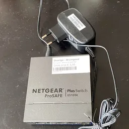 Netgear ProSAFE Plus Switch GS105E met voeding en prijssticker