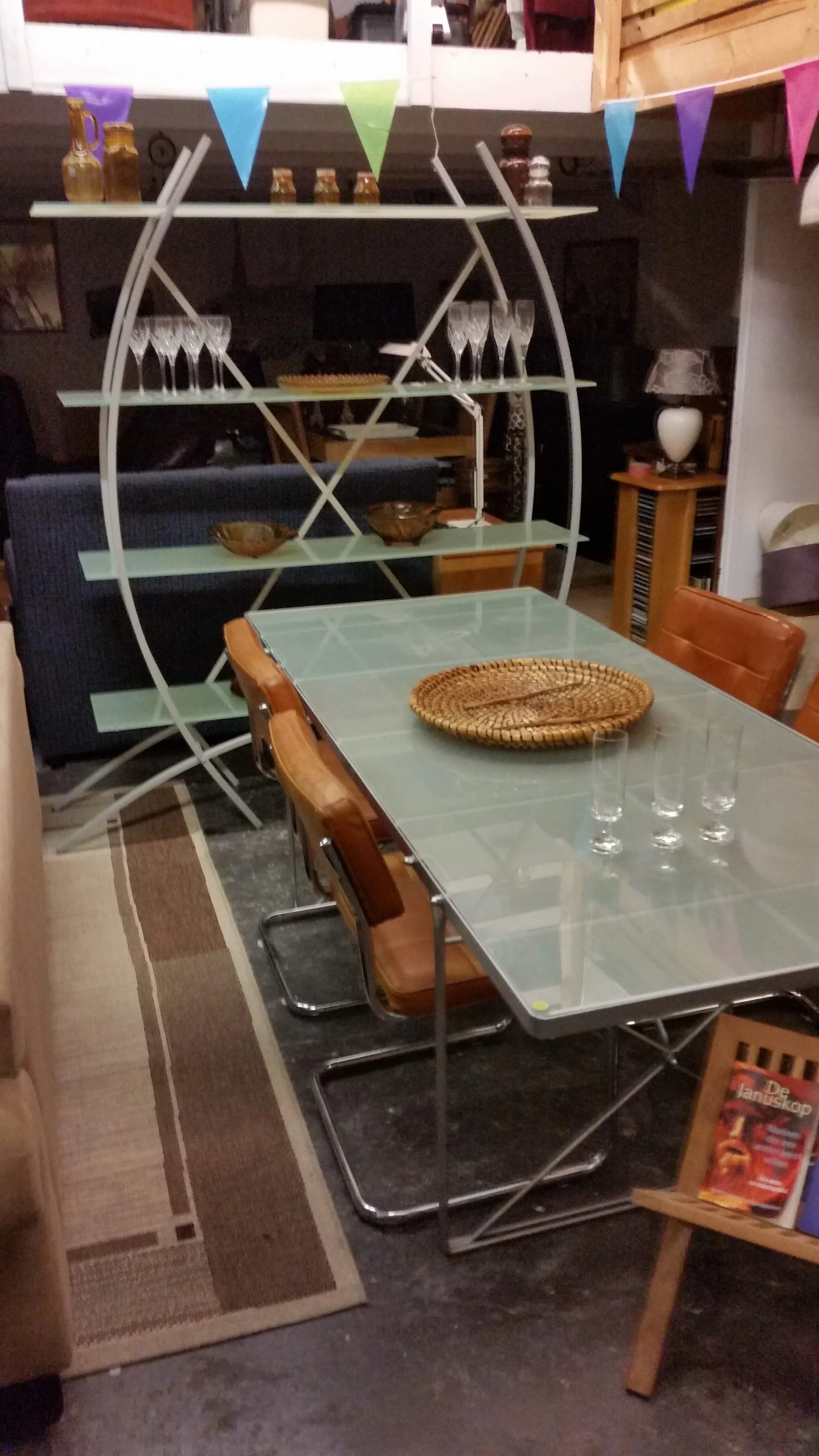 Kringloop Bergen op Zoom in Bergen op Zoom met tweedehands boeken, huishoudelijke apparaten en kasten