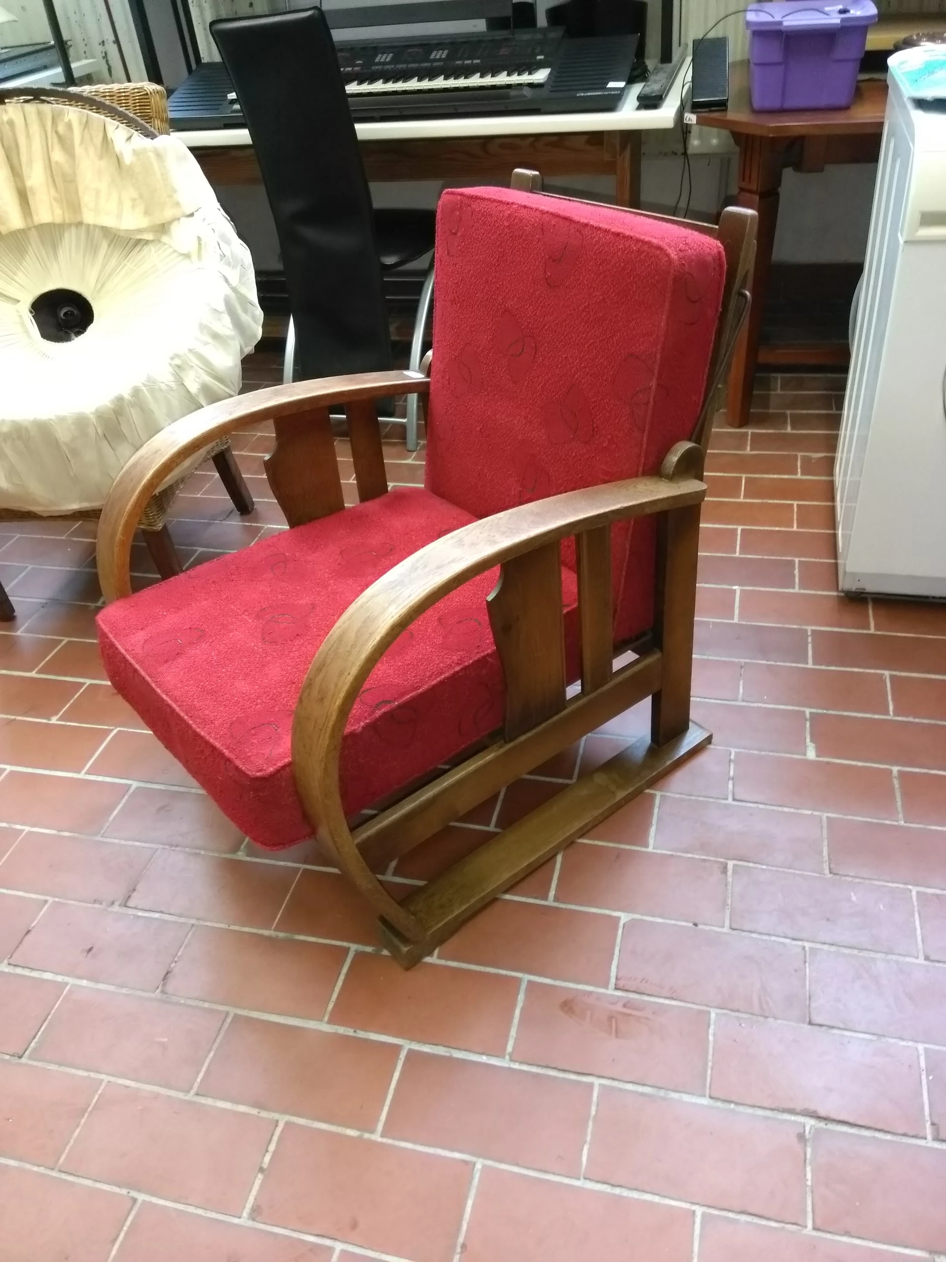 Kringloop Bergen op Zoom in Bergen op Zoom met tweedehands boeken, huishoudelijke apparaten en kasten