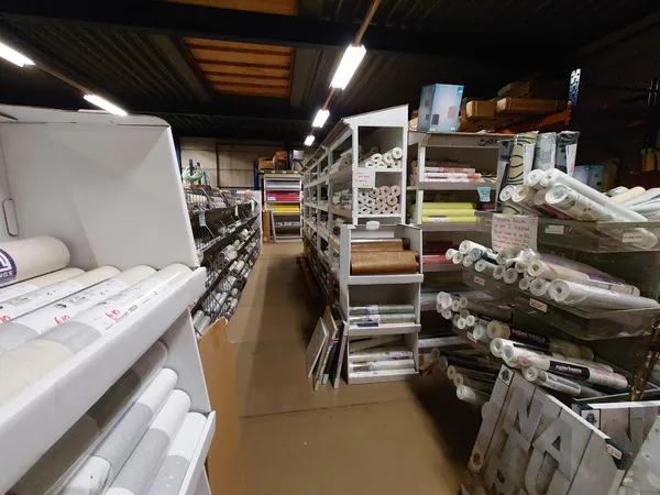 Kringloopwinkel Kringloop Centrum Hoorn verf & behanghal hoorn in Hoorn