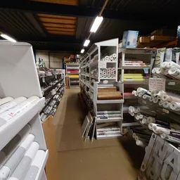 Kringloopwinkel Kringloop Centrum Hoorn verf & behanghal hoorn in Hoorn