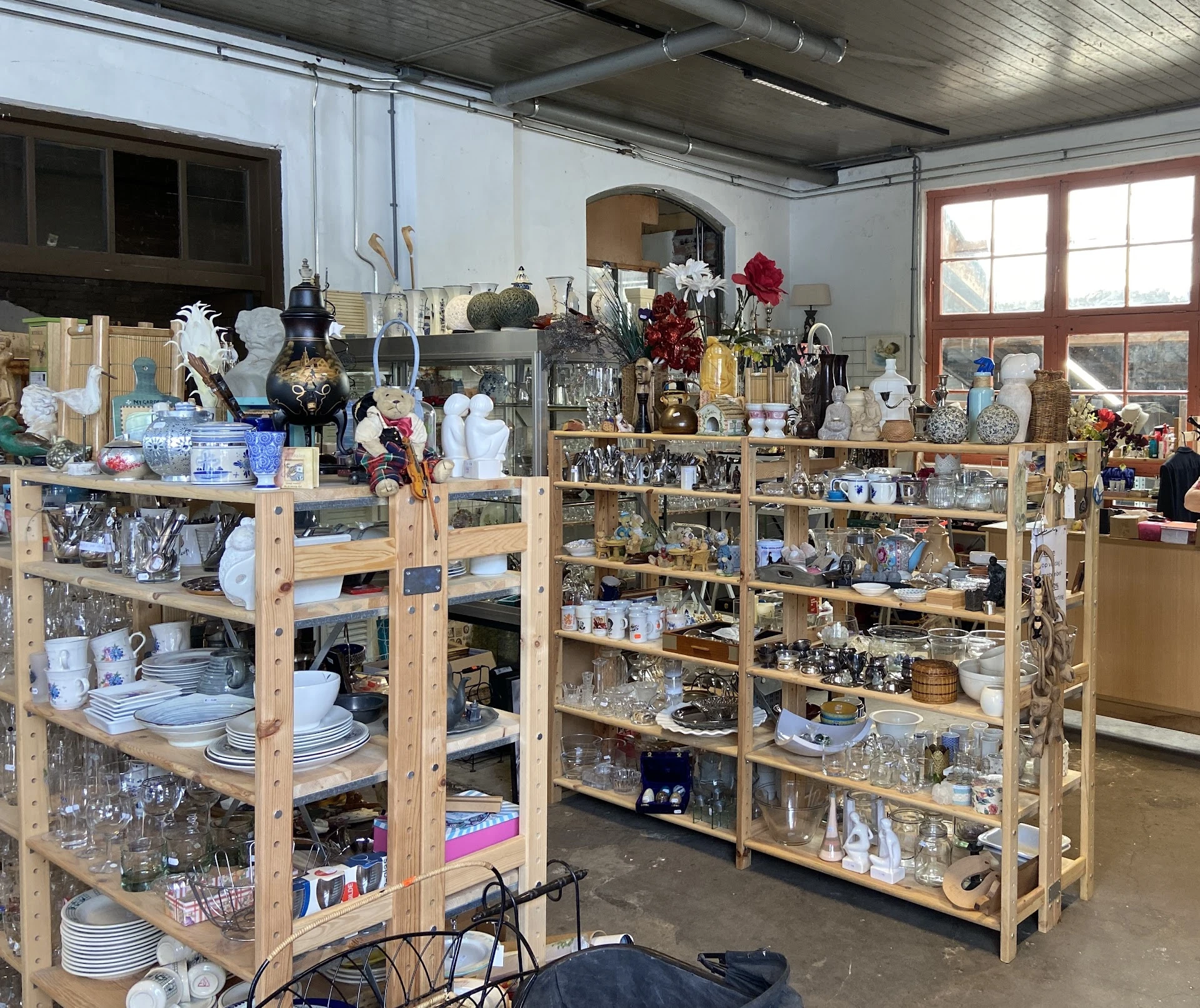 Kringloop Cunera in Rhenen met tweedehands boeken, gereedschappen en huishoudelijke apparaten