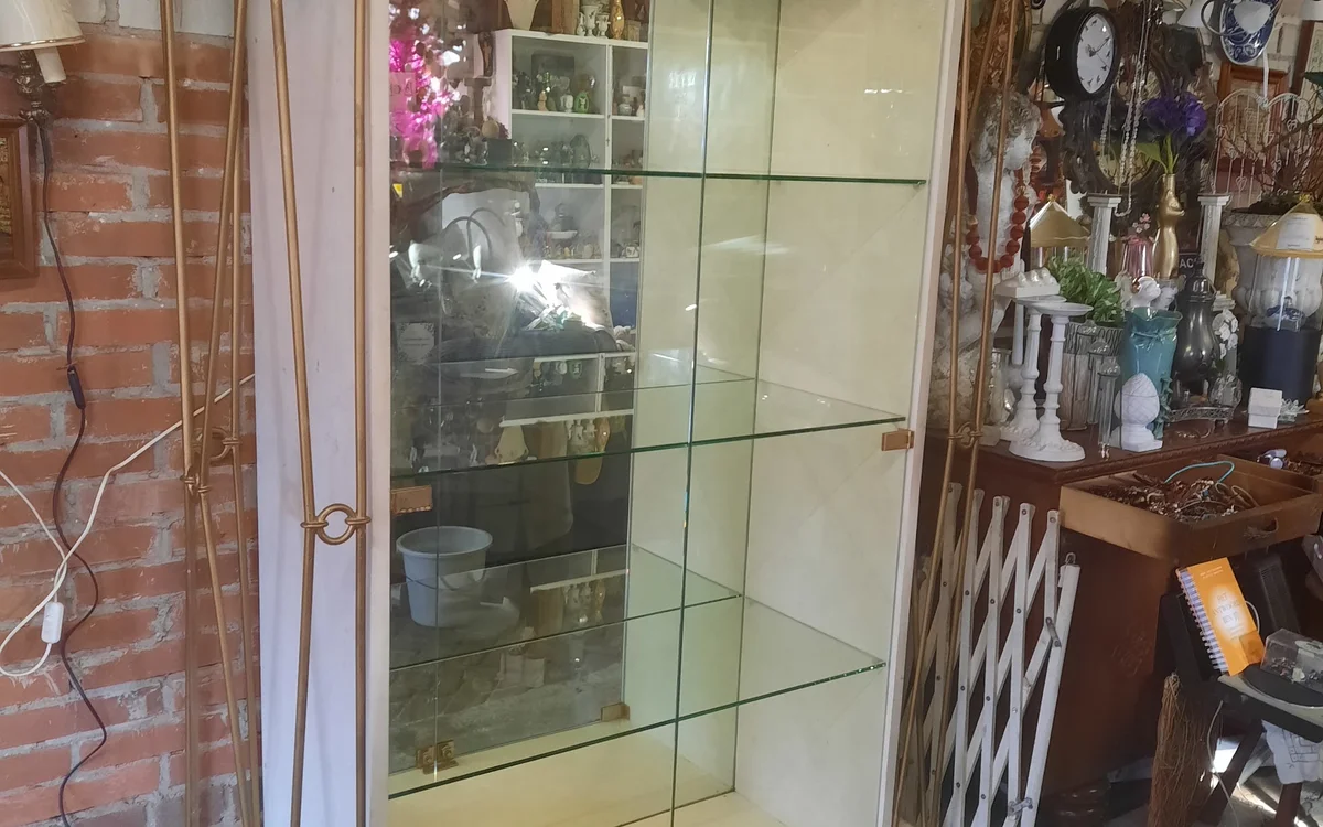 Kringloopwinkel Kringloop Curiosa brocante de koestal in Blijham