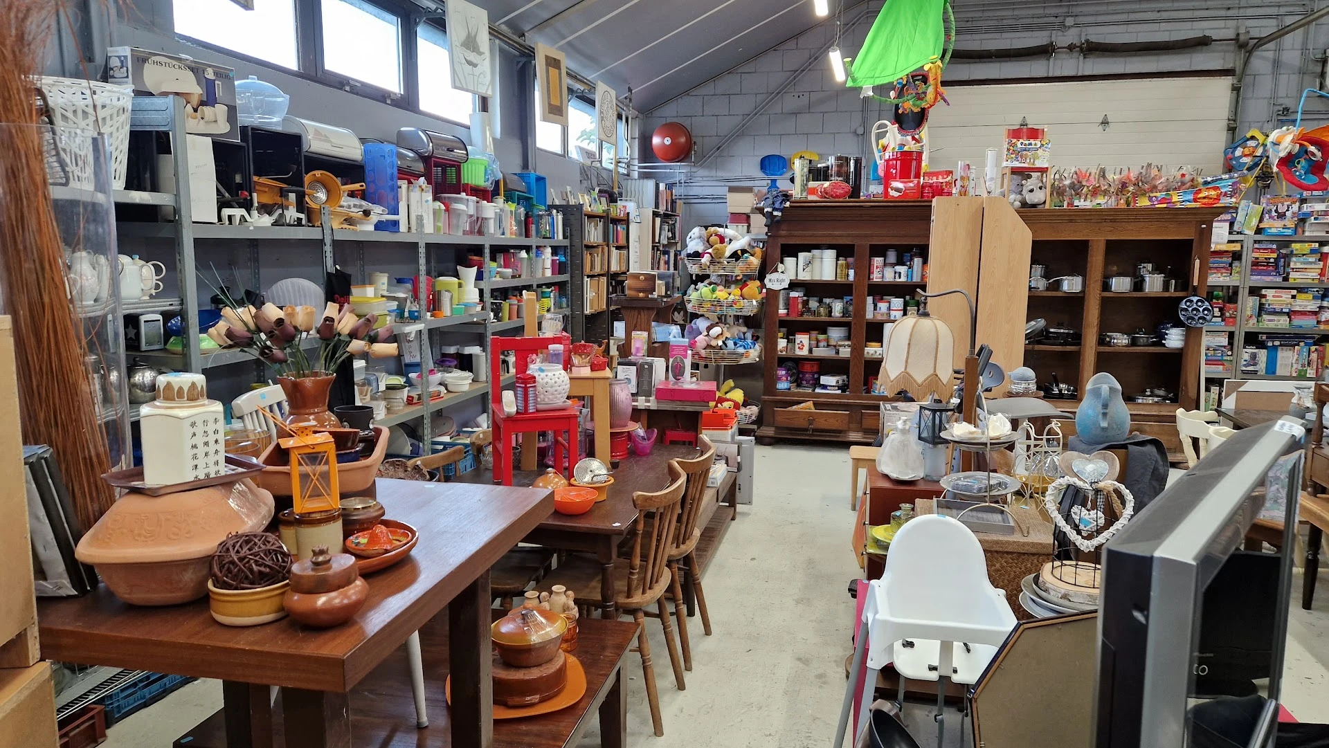 Kringloop de florijn in Boekel met tweedehands boeken, huis- en inrichting en huishoudelijke apparaten